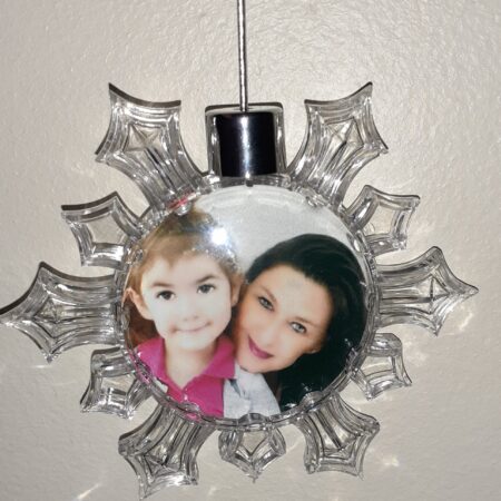 Festive season: snowflake tree decor